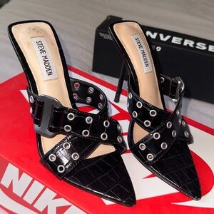 Steve Madden Black Patent Grommet Crisscross Pointed Heels